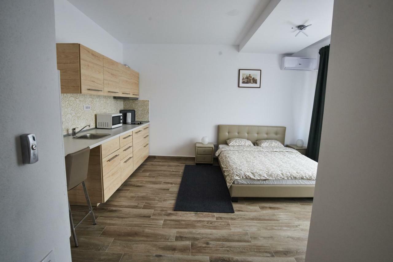 At Central Apartments Бухарест Екстер'єр фото